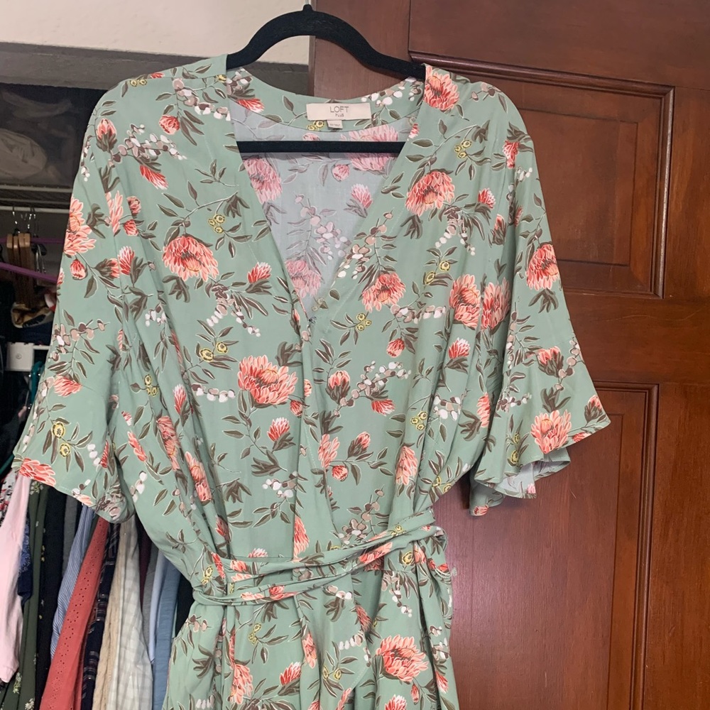 LOFT brand wrap around size 22 blouse
